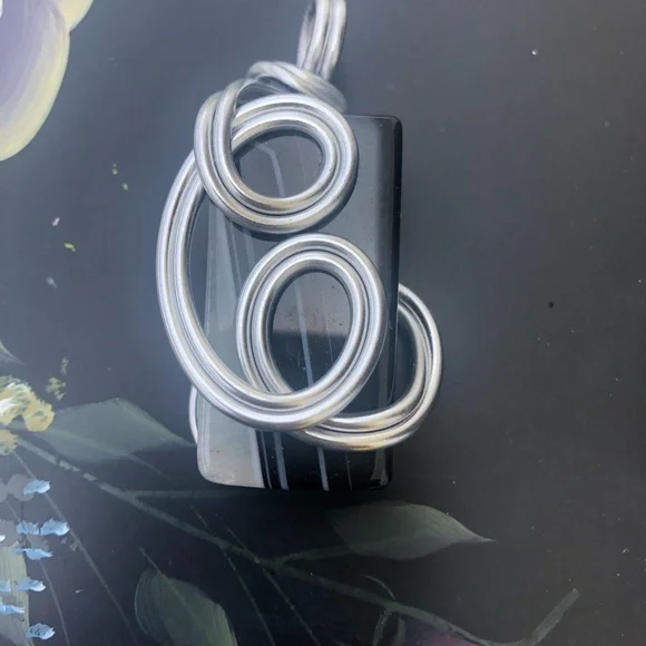 Silver Tone Wire Wrapped Pendant - Picture 14 of 15